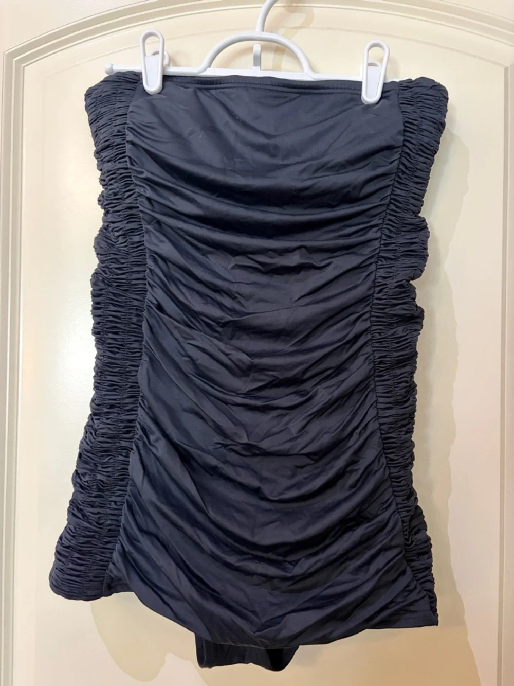 Black Ruched Strapless One-Piece Swimsuit - Picture 3 of 8